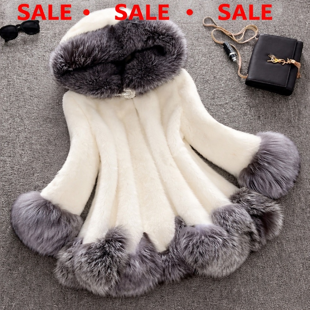 Customer favourite ❤️ 
Elegant White and Gray Faux Fur Coat